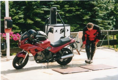 P12 G Joerg beim Putzen