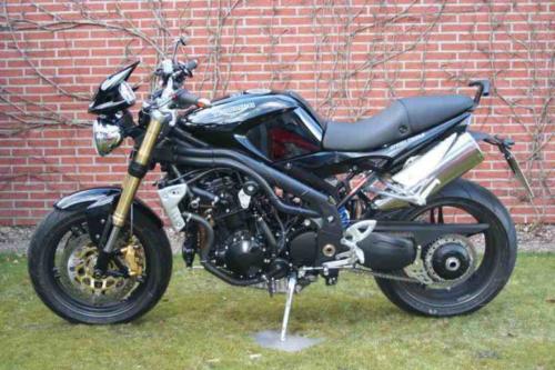 11-Triumph Speedtriple 1050